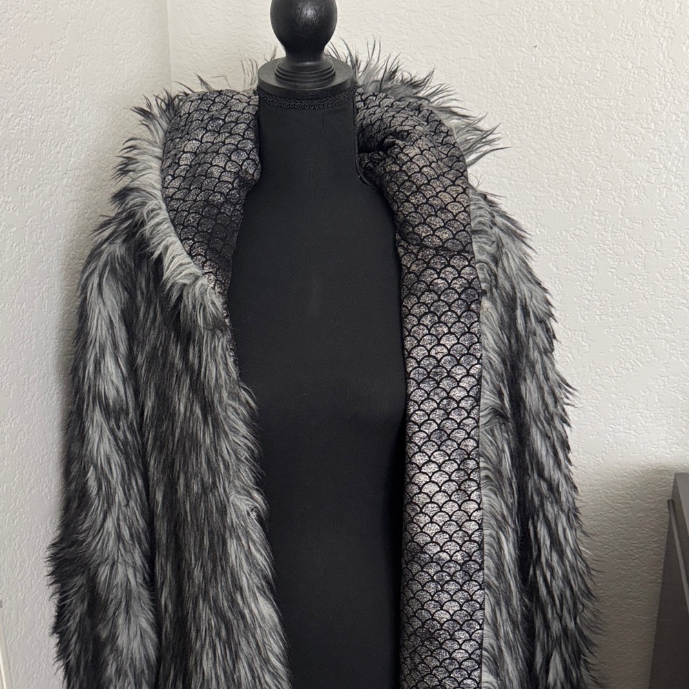 Chic Gray Faux Fur Coat with Patterned Lining